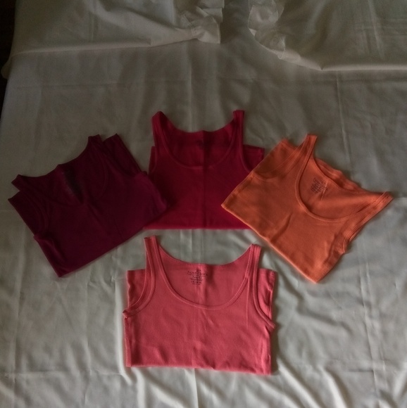 Tanks & Tops Bundle of 7 - Picture 2 of 5
